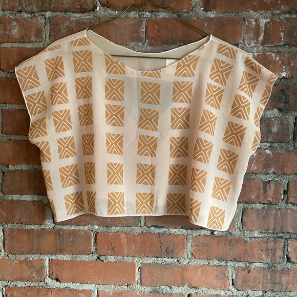 People Like Art cropped sheer blouse with back cut-out peach -small - Picture 4 of 5